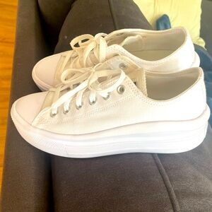 White converse platform low tops- size 9